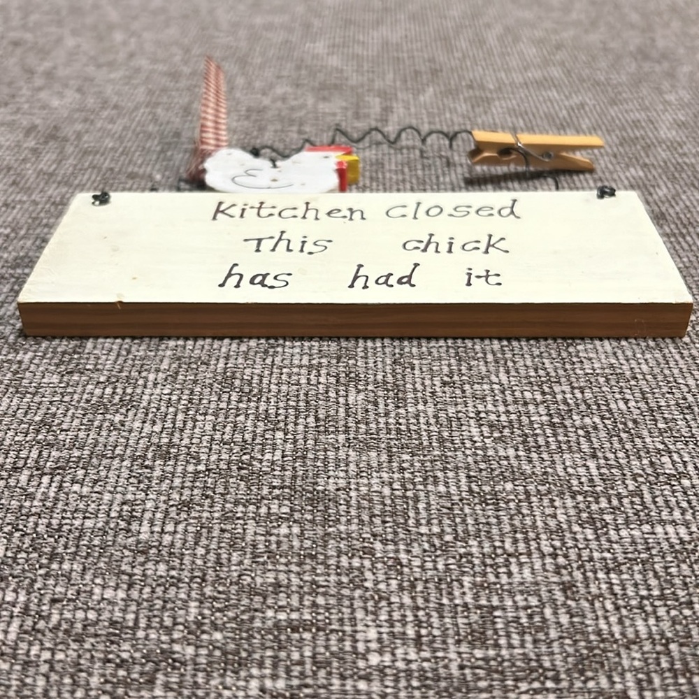 “Kitchen closed” wood sign with wire hanger 7x6 - Picture 2 of 4